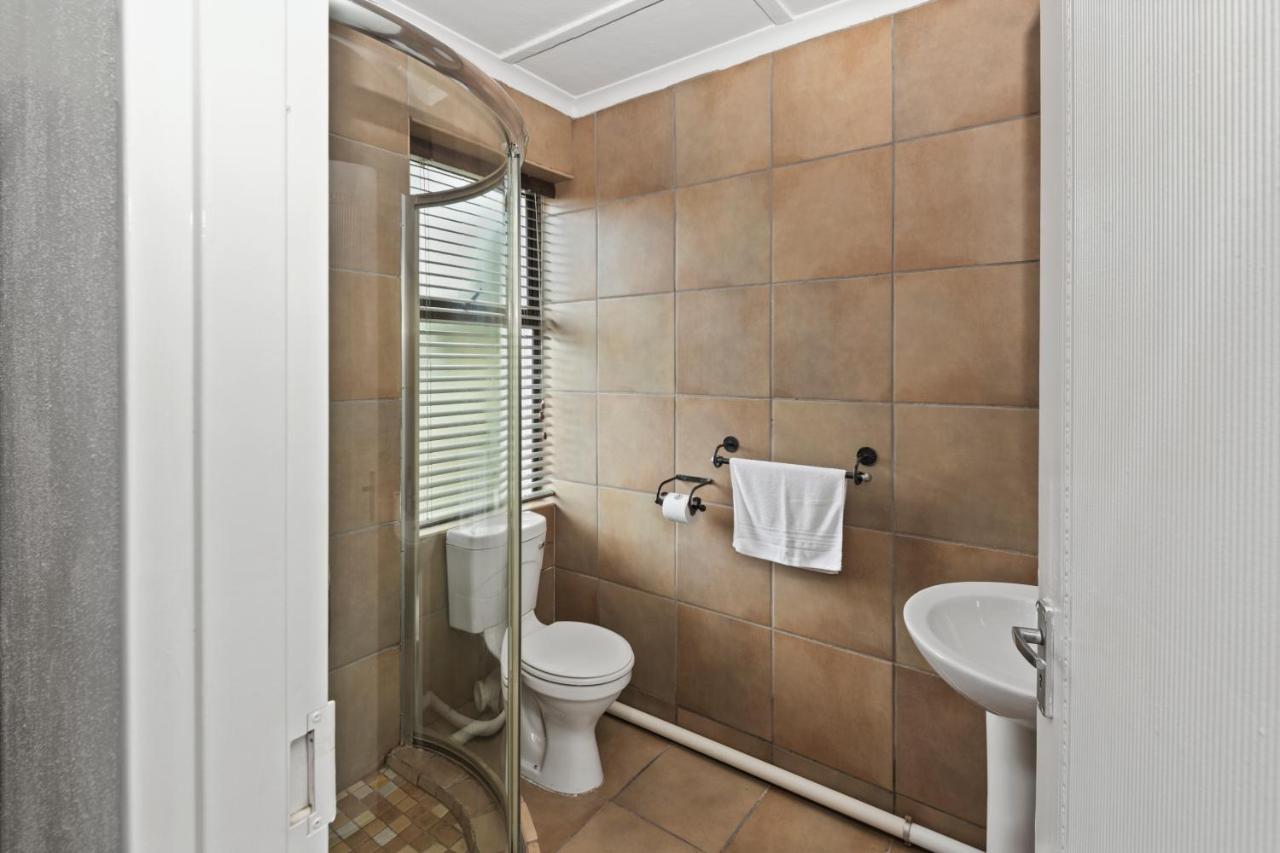 De Akker Guest House Bloemfontein Eksteriør billede