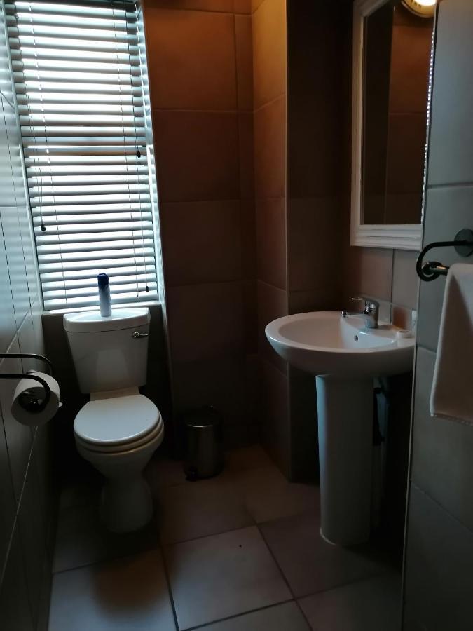 De Akker Guest House Bloemfontein Eksteriør billede