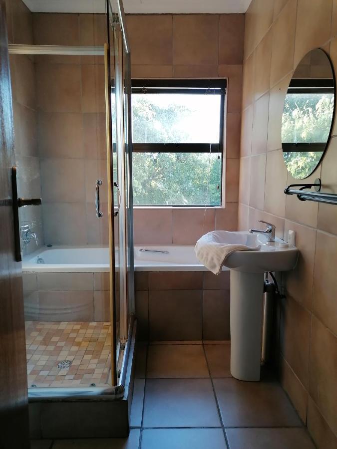 De Akker Guest House Bloemfontein Eksteriør billede
