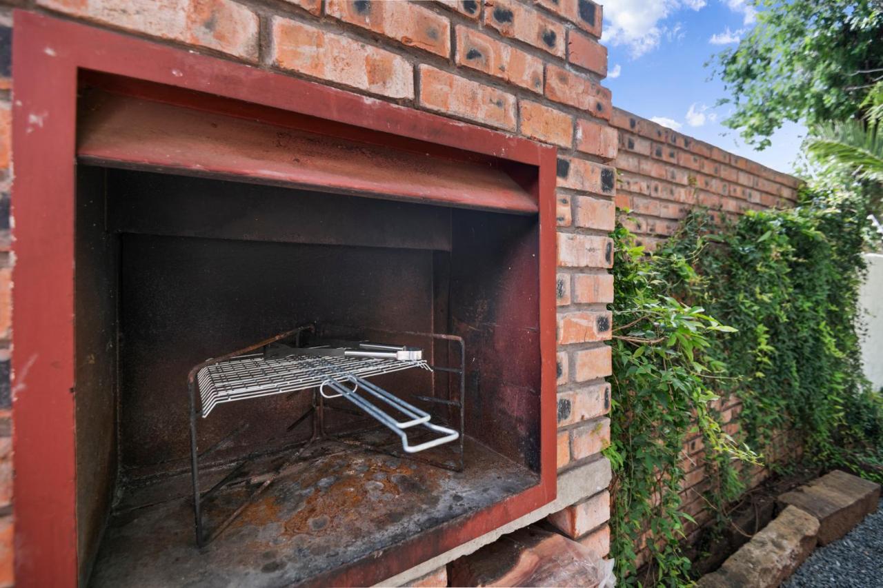 De Akker Guest House Bloemfontein Eksteriør billede